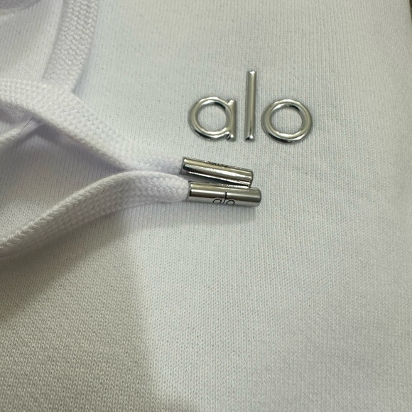 NWT Alo Yoga White Accolade Hoodie Size M White - Picture 6 of 9